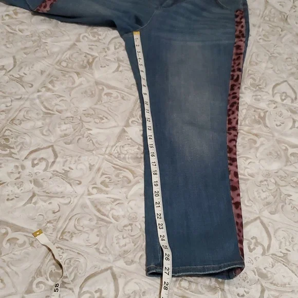 Chico's So Slimming Girlfriend Slim Leg Ankle Animal Print Trim Size 12R Jeans - Picture 13 of 14